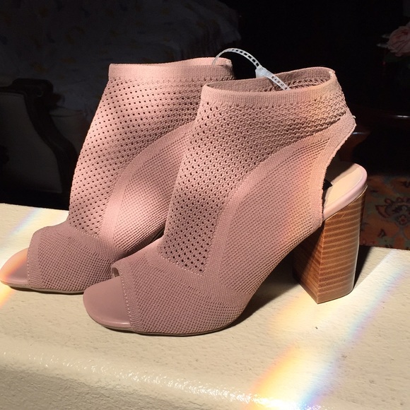 Steve Madden Shoes - Steve Madden blush knit block heels